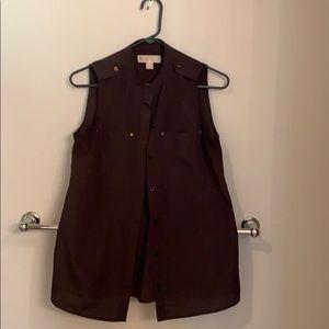 Classy sleeveless MK top